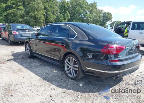2017 Volkswagen Passat 1.8T R-Line z USA, uszkodzony, nr VIN 1VWDT7A33HC002729
